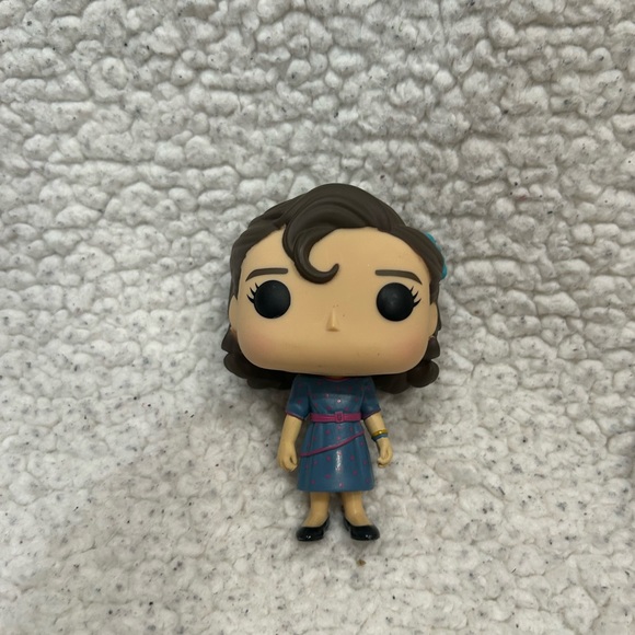 Funko POP! #717 Stranger Things Eleven at Snowball Dance - Picture 2 of 6